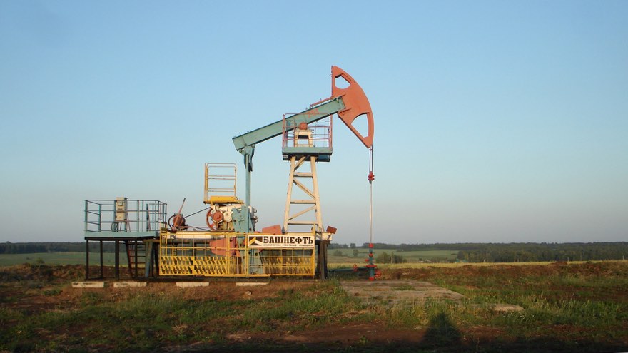 Станок-качалка «Башнефти» в поле